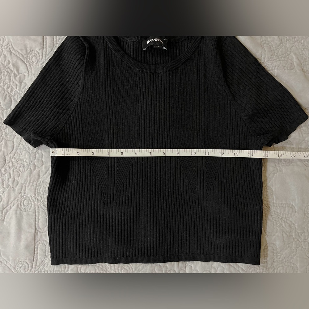 NWT Express Body Contour Cutout Cropped Sweater Ribbed Black Size L - Picture 8 of 9